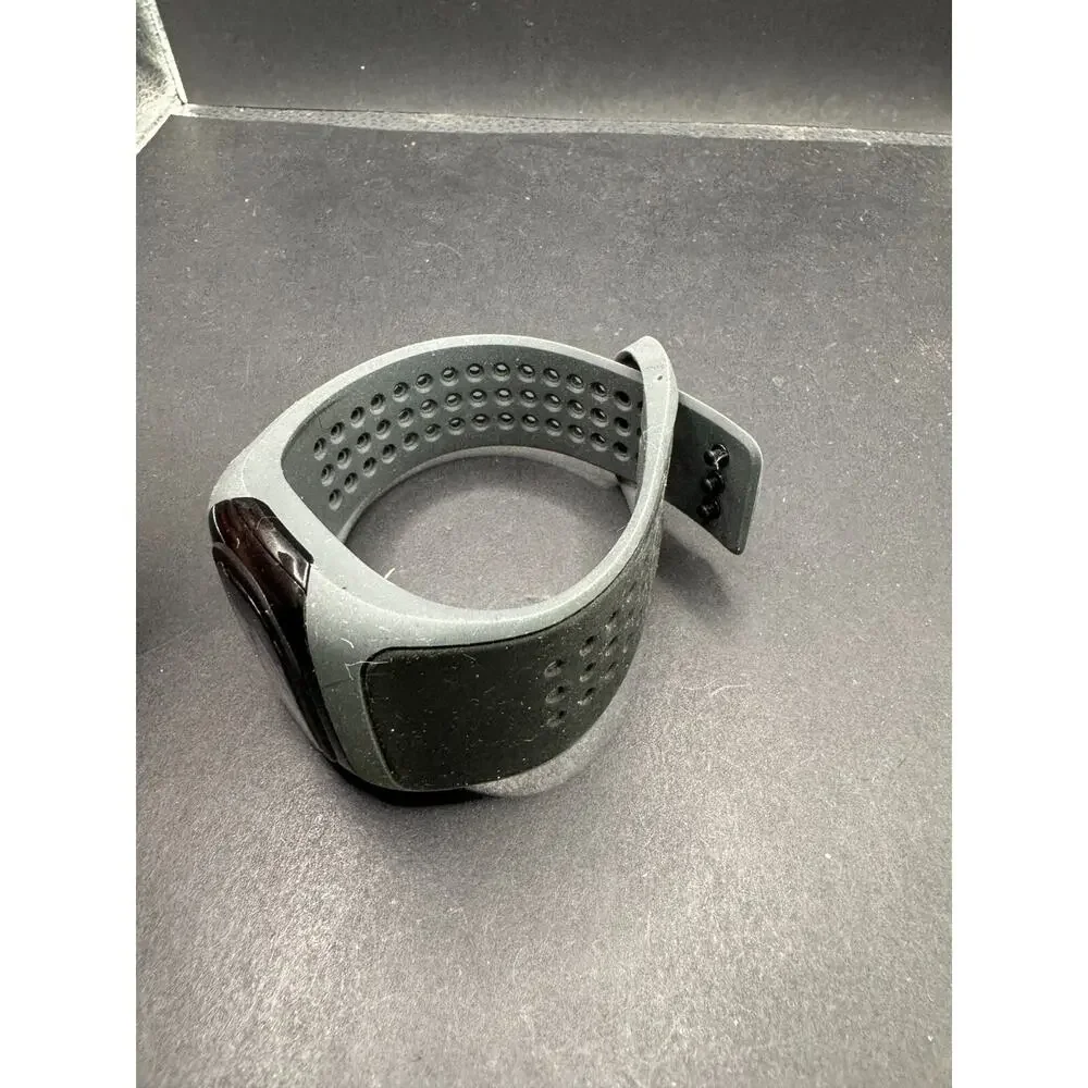 Mio Alpha Heart Monitor Fitness Tracker Model 53P Gray Strap Not Working